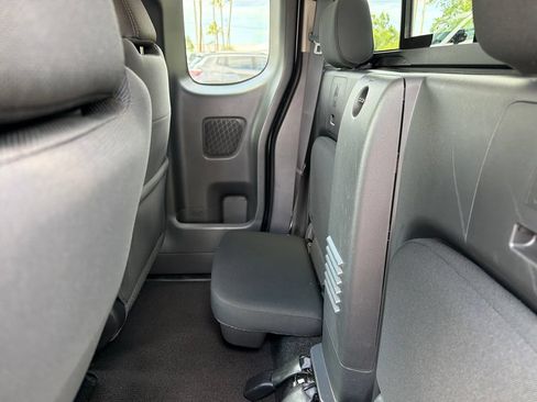 Used 2024 Nissan Frontier SV w/ SV Convenience Package RWD image 31