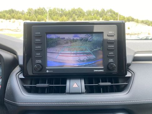 Used 2020 Toyota RAV4 LE FWD image 10