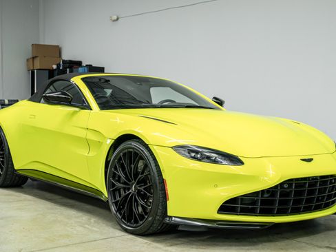 Used 2022 Aston Martin V8 Vantage Roadster image 38