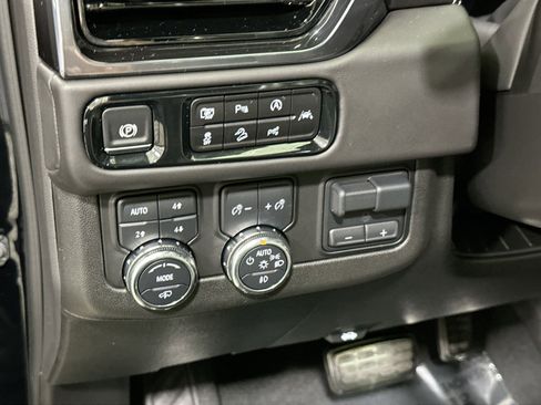 Used 2025 GMC Yukon AT4 Ultimate w/ LPO, Illumination Package image 17