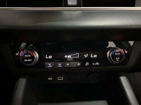 Used 2024 Mitsubishi Outlander SE FWD image 47