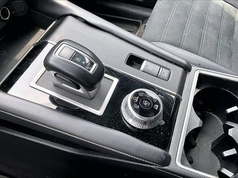 Used 2024 Mitsubishi Outlander SE AWD/4WD image 18
