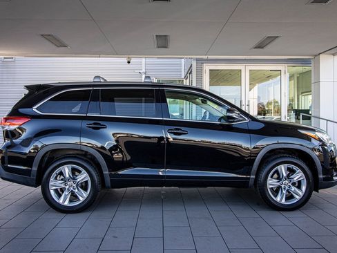 Used 2019 Toyota Highlander Limited image 19