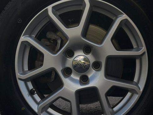 Used 2019 Jeep Renegade Latitude w/ Safety & Security Group II FWD image 47