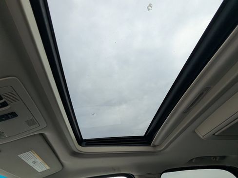 Used 2009 Cadillac Escalade AWD image 11