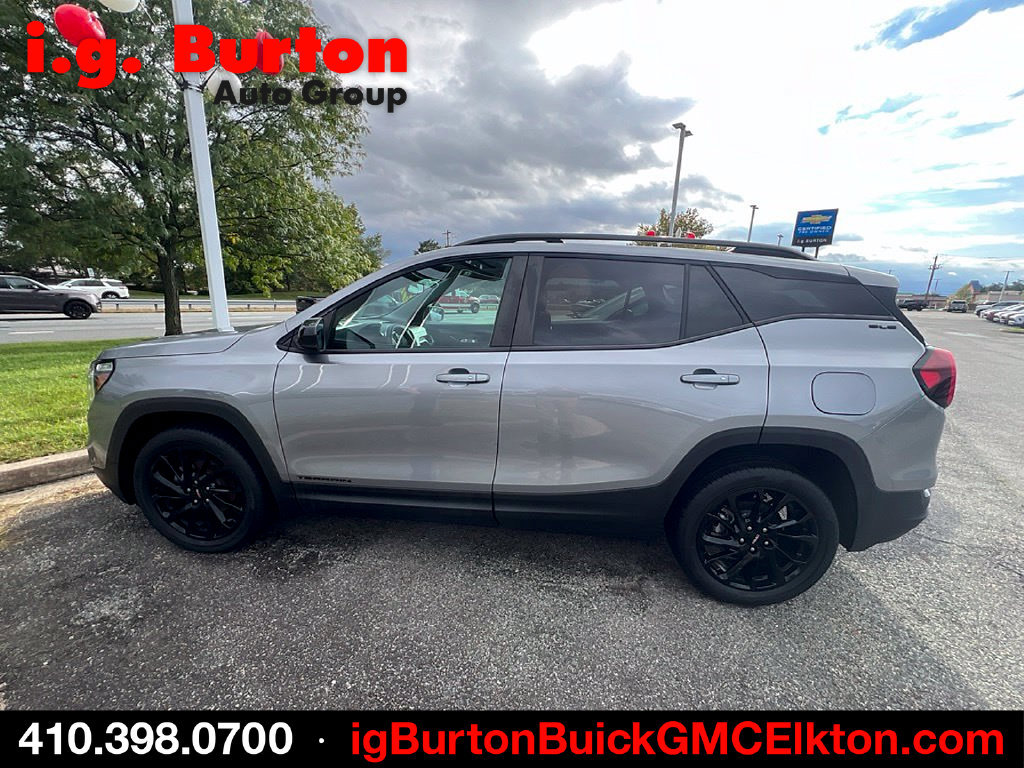 Used 2024 GMC Terrain SLE w/ Elevation Edition AWD/4WD image 4