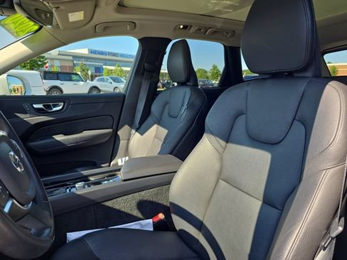 Used 2020 Volvo XC60 T6 Momentum AWD/4WD image 10