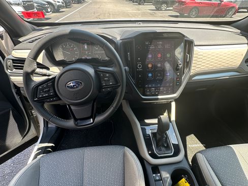 Used 2025 Subaru Forester Premium AWD/4WD image 19