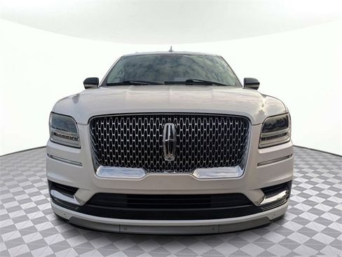 Used 2018 Lincoln Navigator Select image 9