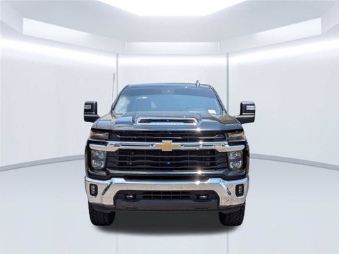 Used 2024 Chevrolet Silverado 2500 LT AWD/4WD image 11