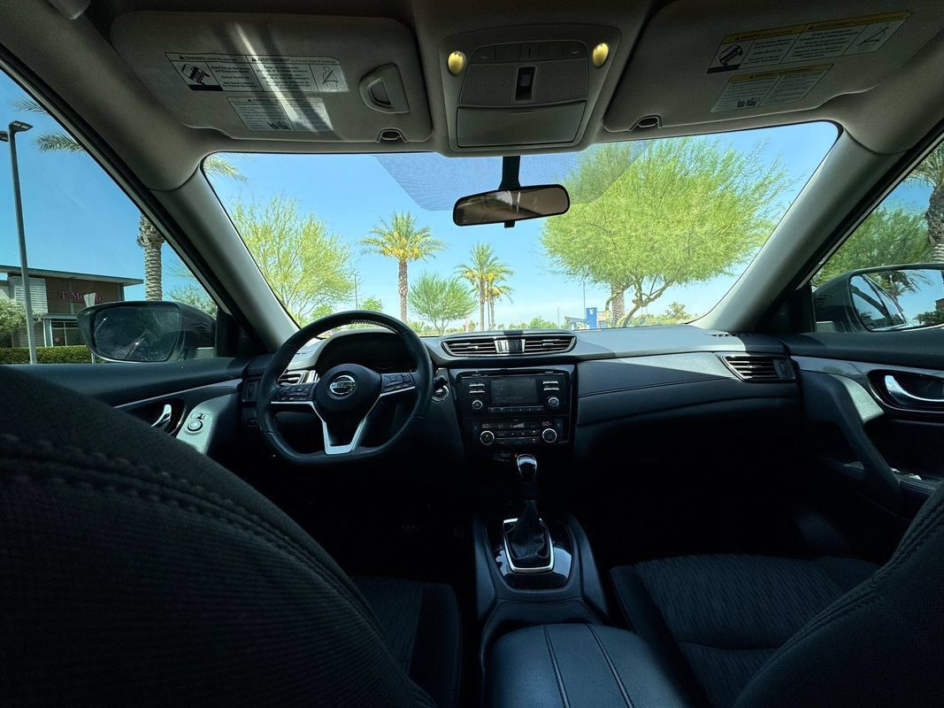 Used 2017 Nissan Rogue SV w/ Sun & Sound Touring Package FWD image 11