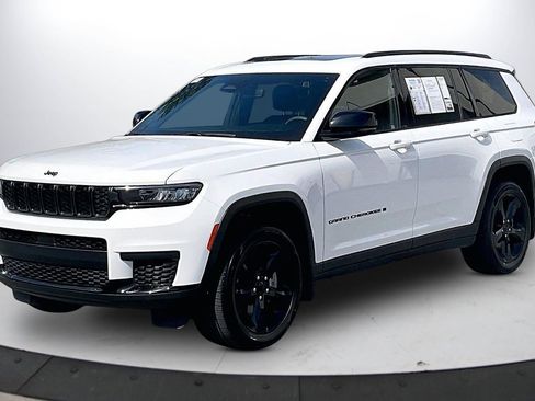 Certified 2023 Jeep Grand Cherokee L Laredo image 4