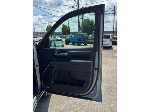 Used 2025 GMC Sierra 1500 SLT RWD image 17