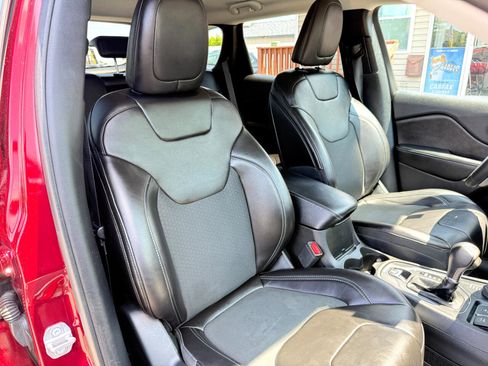 Used 2019 Jeep Cherokee Latitude Plus w/ Comfort/Convenience Group image 47