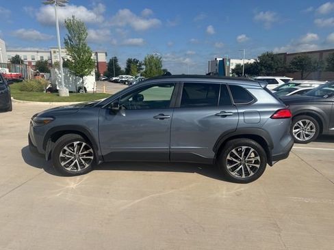 Used 2025 Toyota Corolla Cross XLE w/ Convenience Package FWD image 6