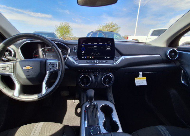 Used 2025 Chevrolet Blazer LT AWD/4WD image 17