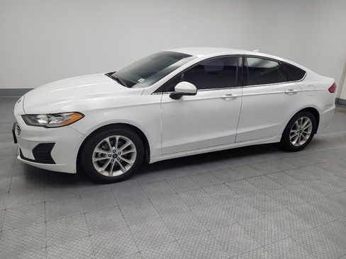 Used 2020 Ford Fusion SE image 2