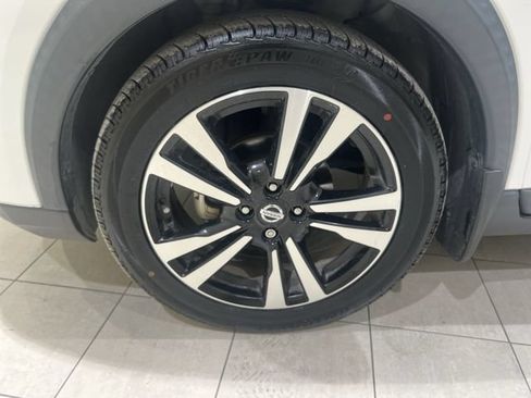 Used 2019 Nissan Kicks SR w/ SR Premium Package FWD image 28