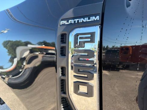 Used 2024 Ford F250 Platinum AWD/4WD image 8