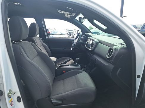 Used 2019 Toyota Tacoma TRD Off-Road AWD/4WD image 18