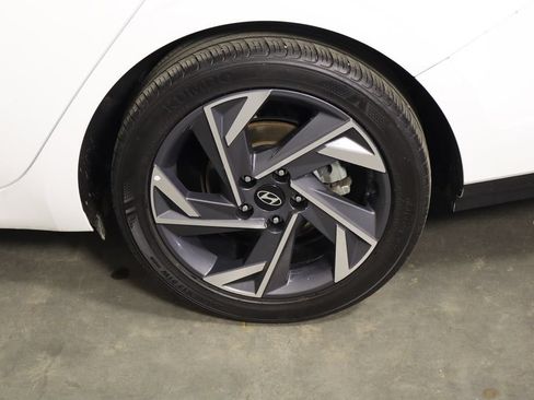 Used 2025 Hyundai Elantra SEL FWD image 43