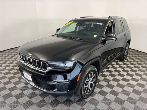 Used 2023 Jeep Grand Cherokee Limited AWD/4WD image 3