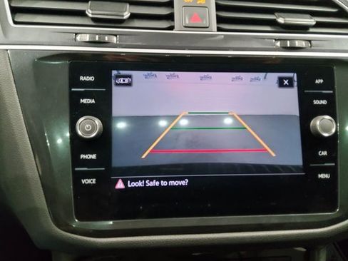 Used 2024 Volkswagen Tiguan SE R-Line image 35