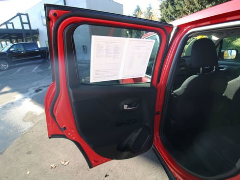 Used 2021 Jeep Renegade Sport image 23