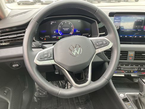 Used 2025 Volkswagen Jetta SE image 11