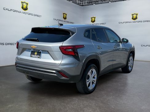 Used 2025 Chevrolet Trax LS FWD image 5