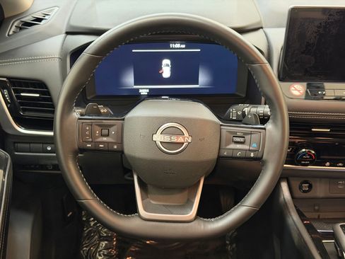Used 2026 Nissan Rogue SL FWD image 11