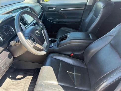 Used 2016 Toyota Highlander Limited FWD image 5