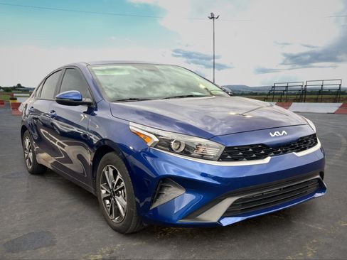Certified 2023 Kia Forte LXS w/ LXS Technology Package FWD image 2