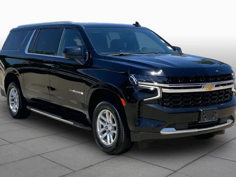 Used 2023 Chevrolet Suburban LS RWD image 3