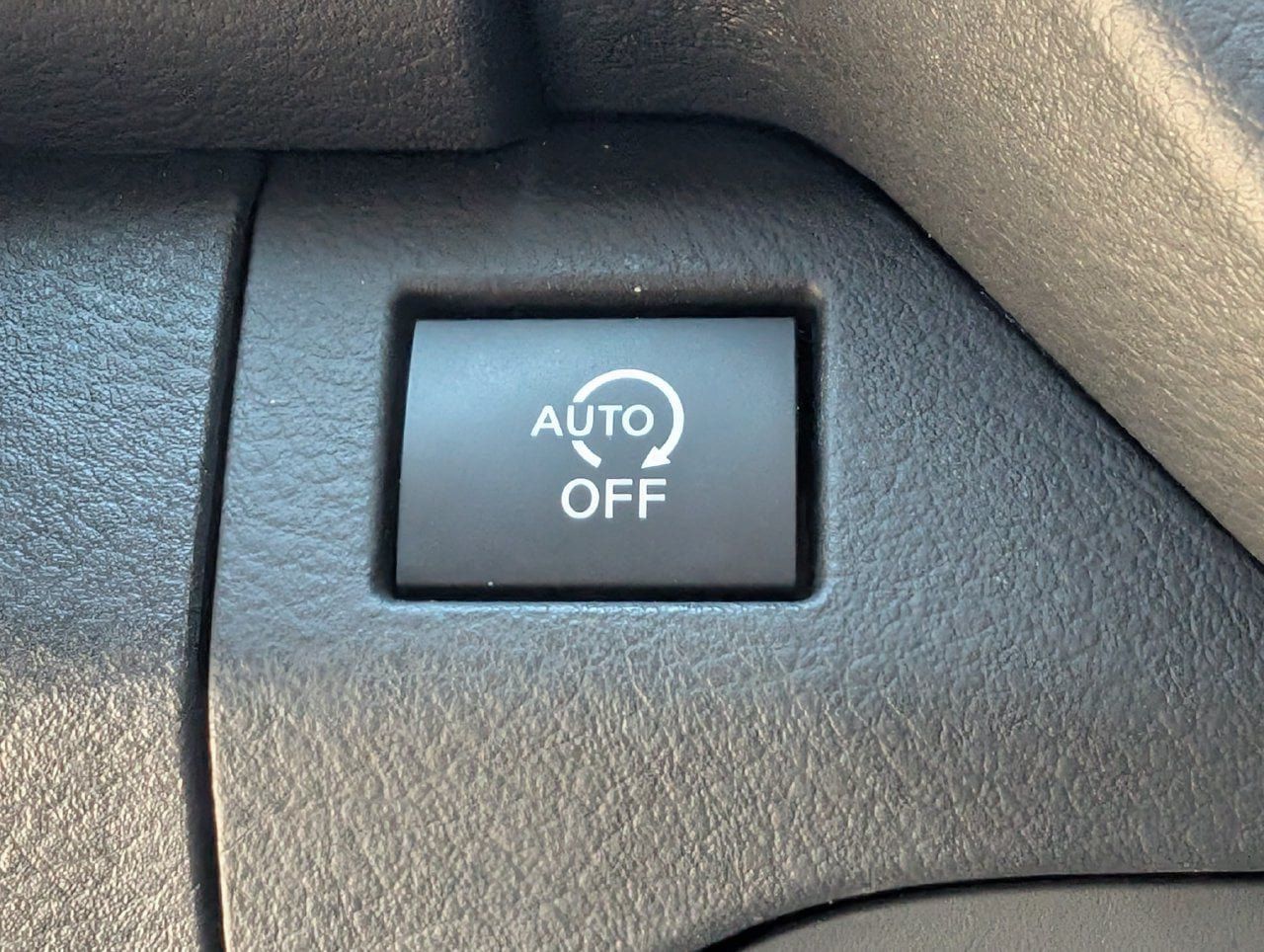 Certified 2025 Nissan Frontier SL RWD image 18