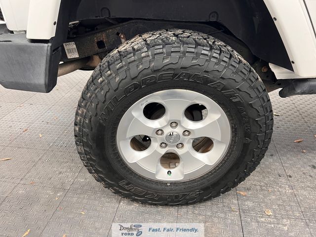 Used 2014 Jeep Wrangler Unlimited Sahara w/ Dual Top Group AWD/4WD image 15