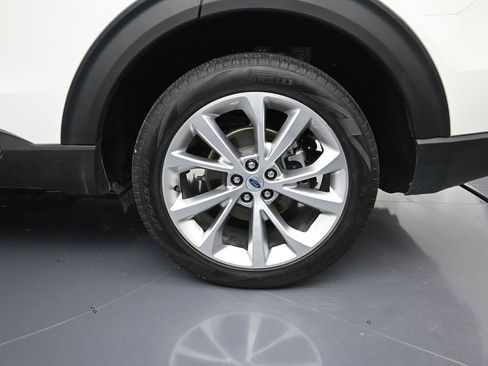 Certified 2023 Ford Explorer Platinum w/ Technology Package image 9