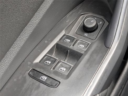 Used 2024 Volkswagen Jetta SE image 23