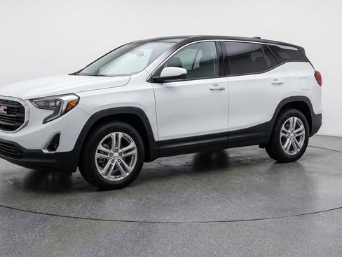 Used 2024 GMC Terrain SLE image 3