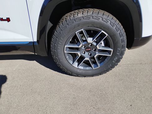 New 2026 GMC Terrain AT4 w/ Convenience Package III image 27