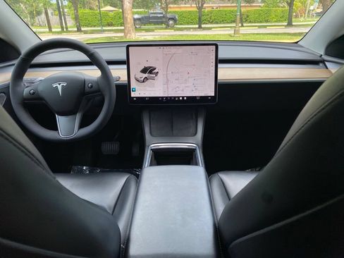 Used 2023 Tesla Model Y AWD image 22
