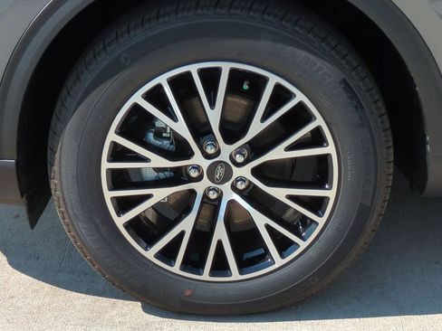 New 2025 Ford Escape SE image 12