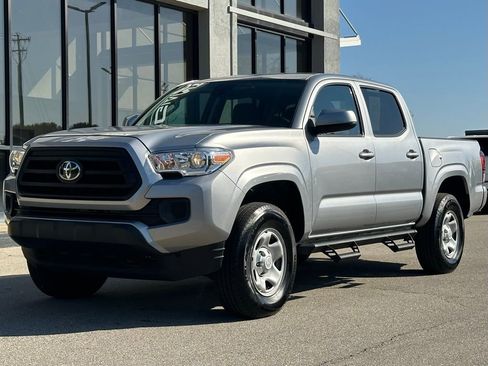 Used 2020 Toyota Tacoma SR image 8