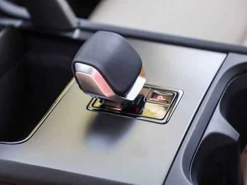 New 2024 Land Rover Discovery Sport S image 20