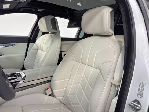 Used 2023 BMW i7 xDrive60 w/ Executive Package 2 image 53