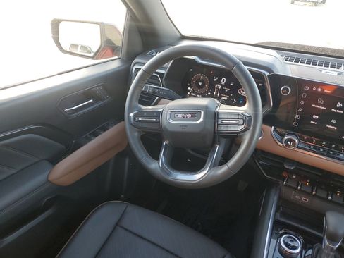 Used 2025 GMC Canyon AT4 w/ Technology Plus Package image 17