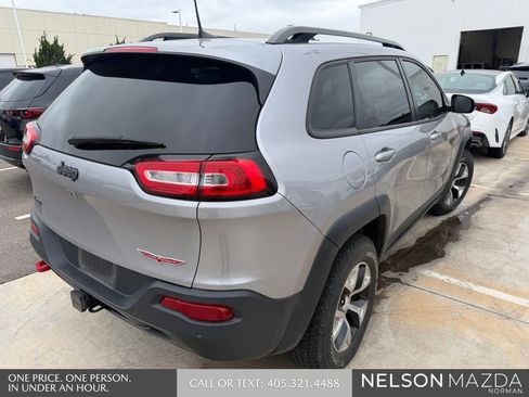 Used 2017 Jeep Cherokee Trailhawk image 6