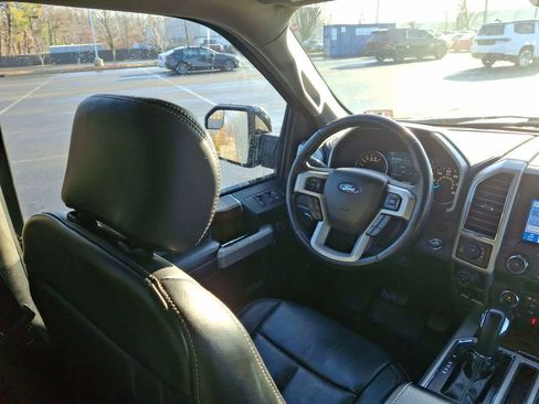 Used 2019 Ford F150 Lariat w/ Trailer Tow Package image 15