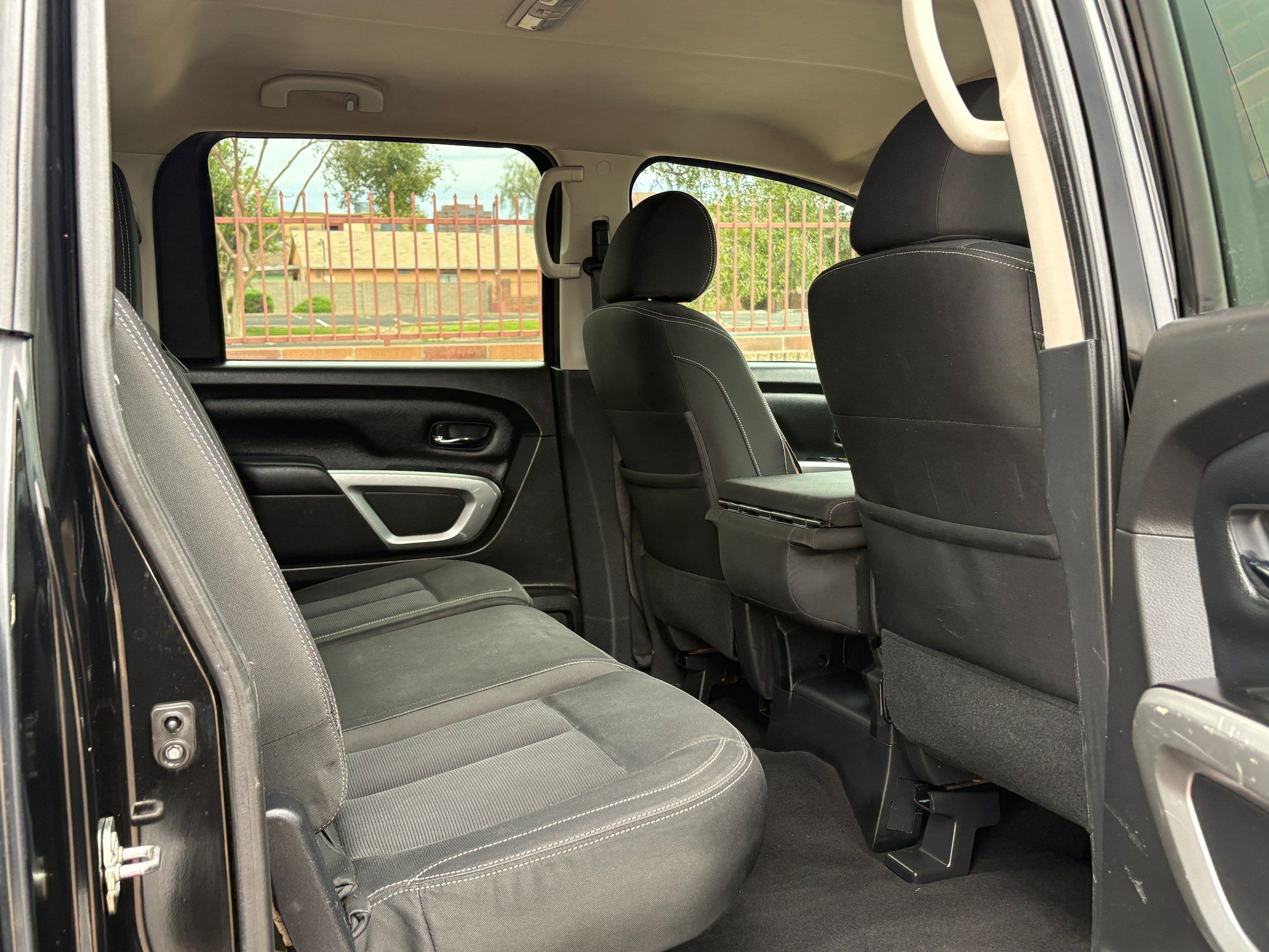 Used 2017 Nissan Titan SV RWD image 12