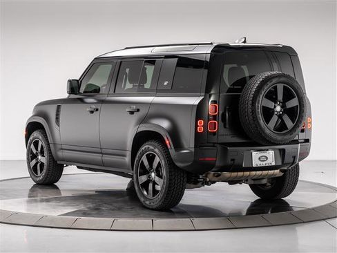 Used 2023 Land Rover Defender 110 SE image 3